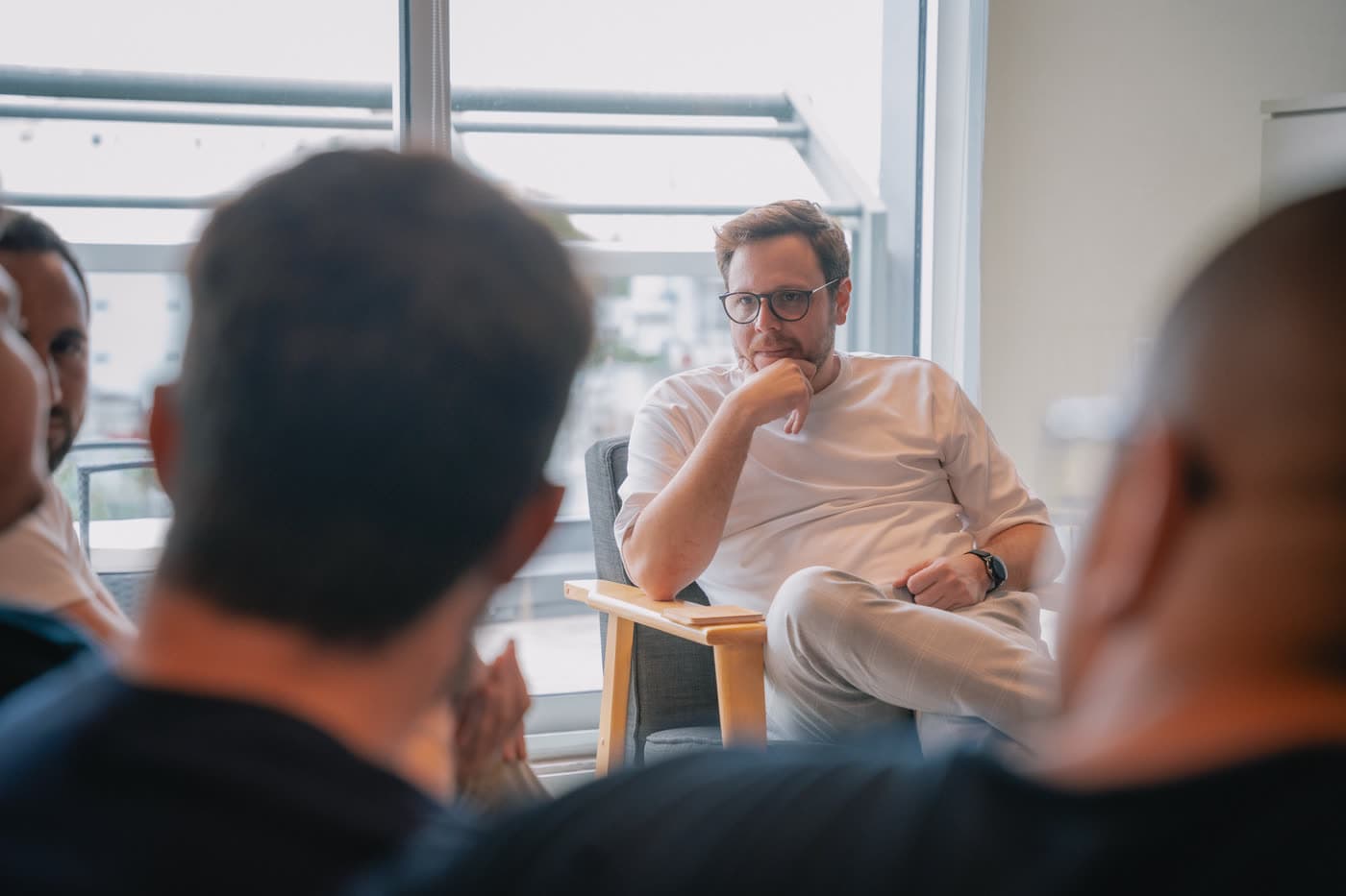 A Talent Experience Manager discussing performance with an engineer