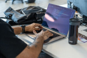 Simulated Annealing Explained: Optimization by Cooling and Exploration