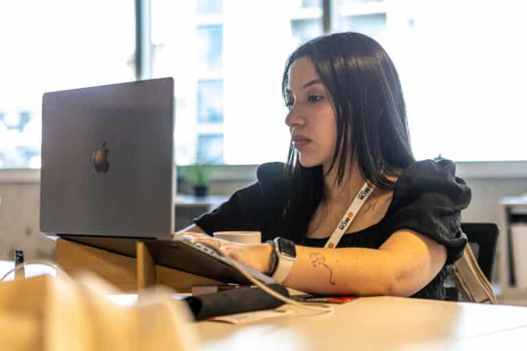 Software engineer from LATAM working at the office through a staff augmentation model